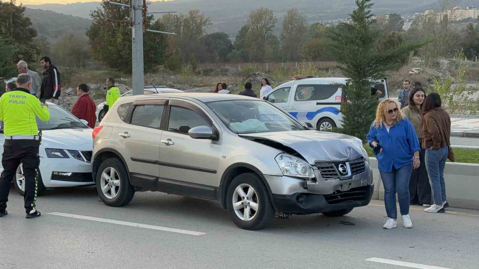 Bolu’da zincirleme kazada 4 araç birbirine girdi
