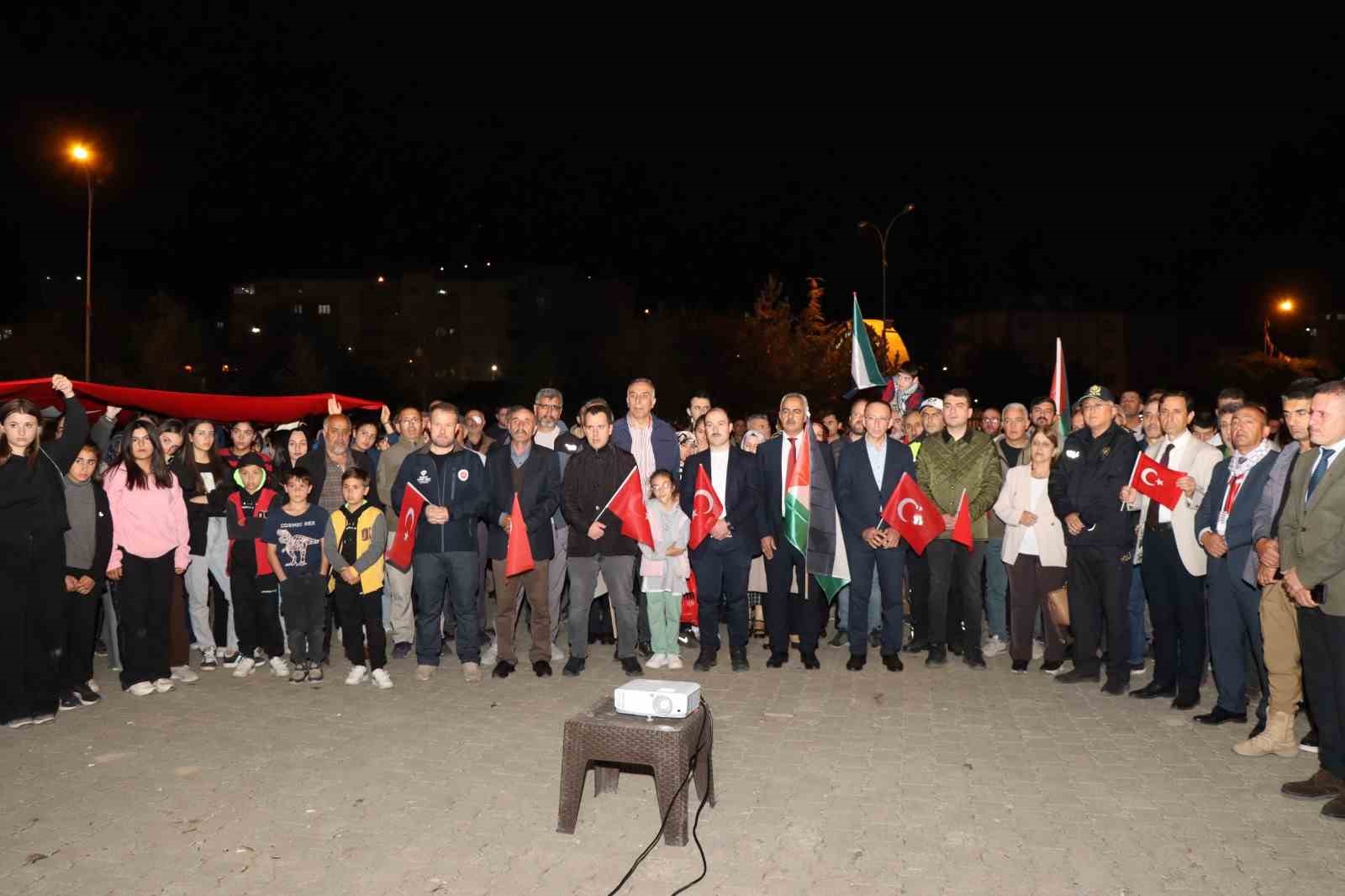 Oltu’da Filistin’e destek yürüyüşü düzenlendi
