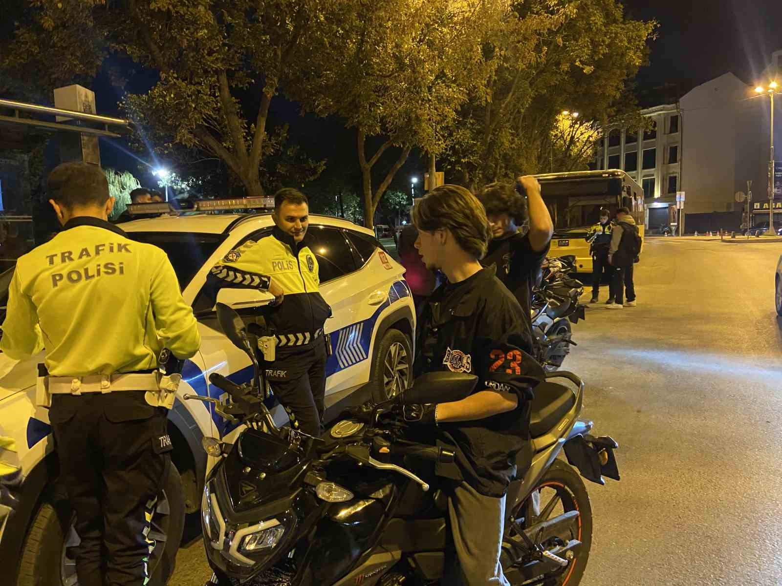 İstanbul’da motosiklet sürücülerine yönelik denetim yapıldı
