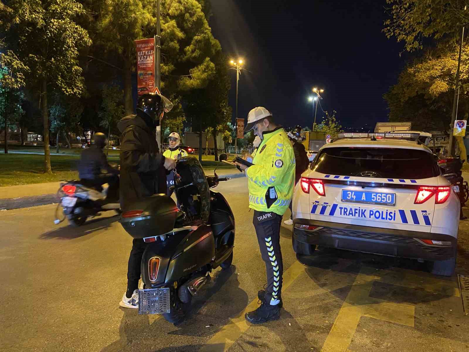 İstanbul’da motosiklet sürücülerine yönelik denetim yapıldı
