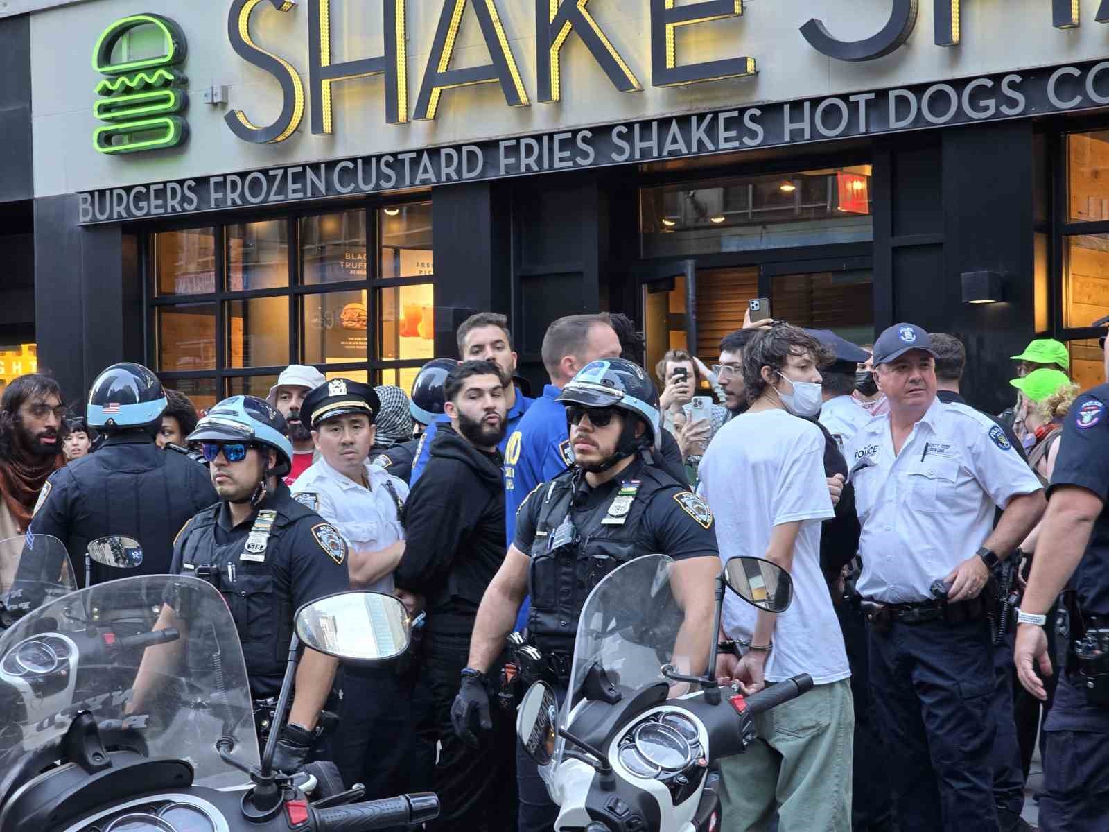 New York’ta binlerce Filistin yanlısı, İsrail saldırılarını 1. yılında protesto etti
