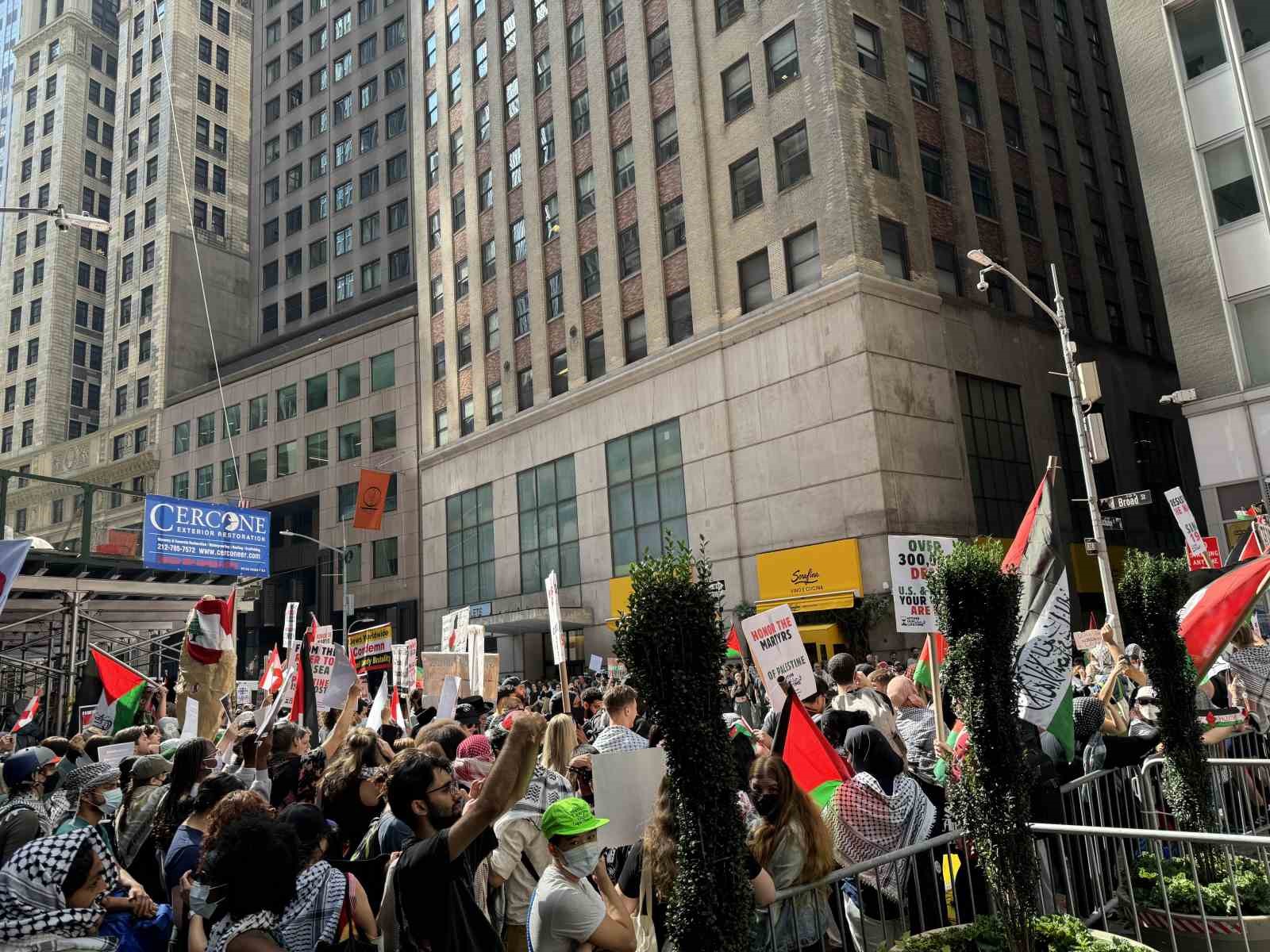 New York’ta binlerce Filistin yanlısı, İsrail saldırılarını 1. yılında protesto etti
