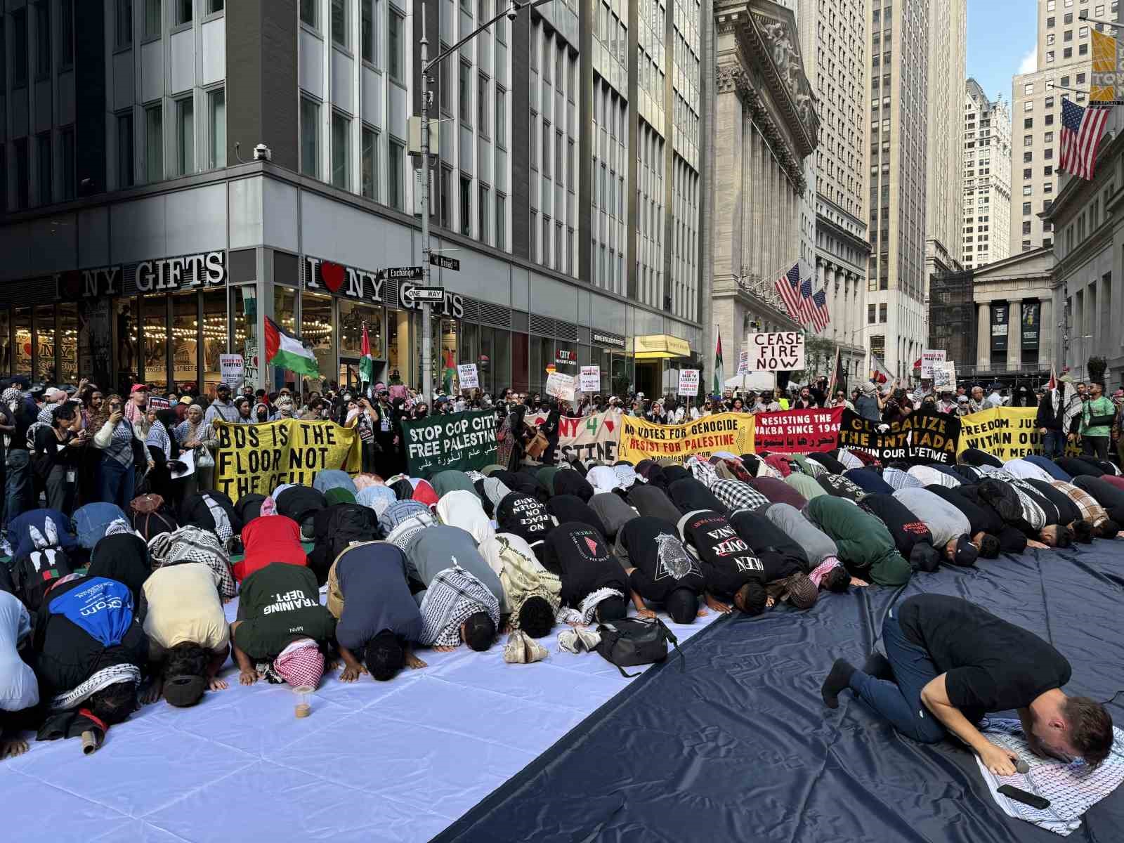 New York’ta binlerce Filistin yanlısı, İsrail saldırılarını 1. yılında protesto etti
