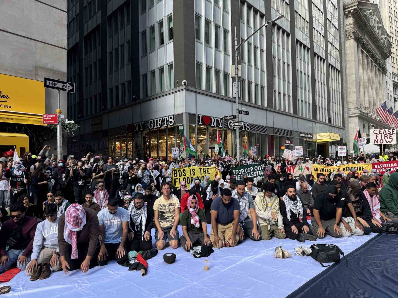 New York’ta binlerce Filistin yanlısı, İsrail saldırılarını 1. yılında protesto etti
