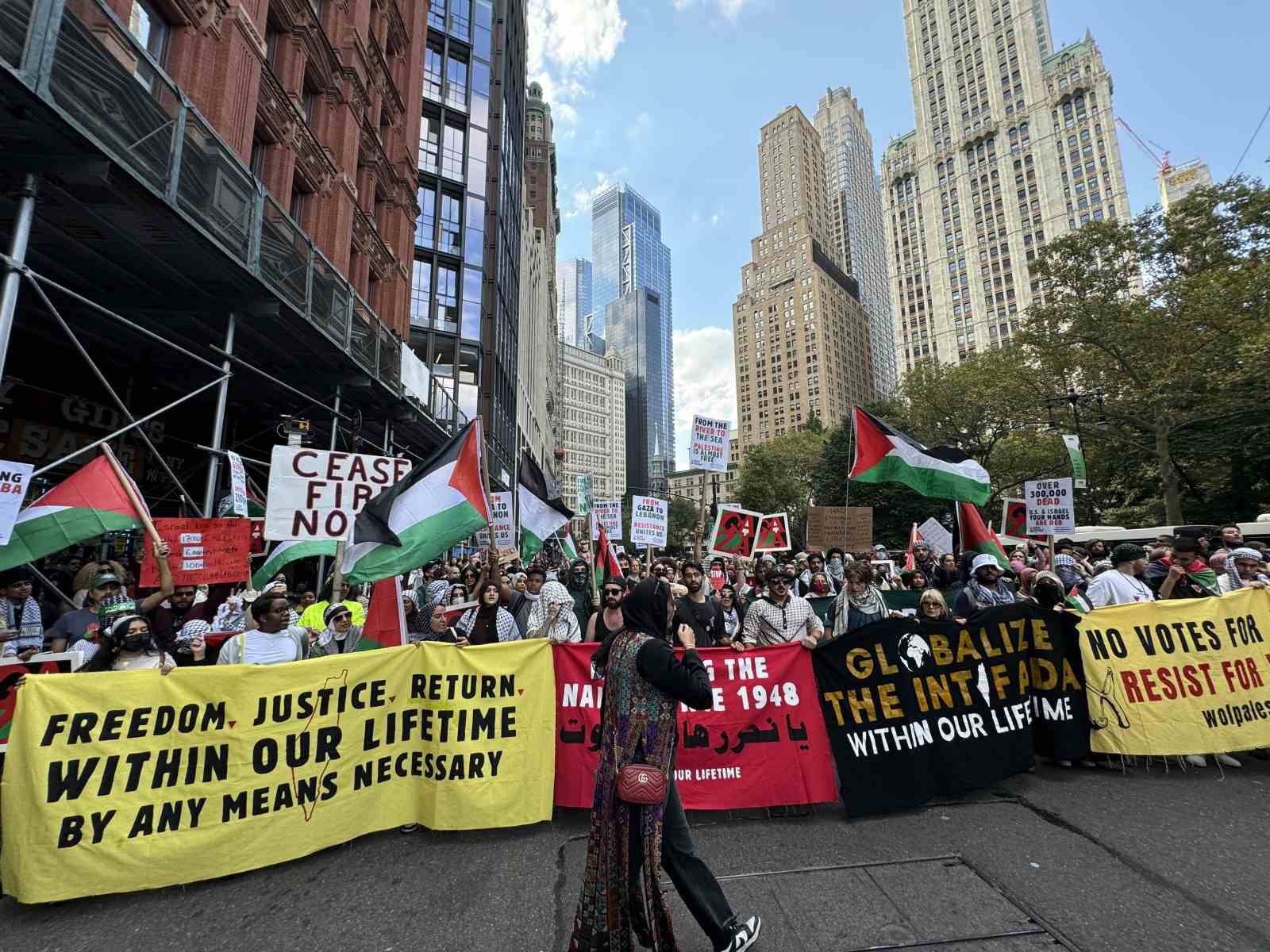 New York’ta binlerce Filistin yanlısı, İsrail saldırılarını 1. yılında protesto etti
