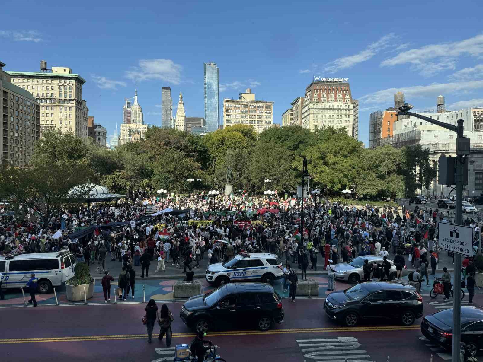 New York’ta binlerce Filistin yanlısı, İsrail saldırılarını 1. yılında protesto etti
