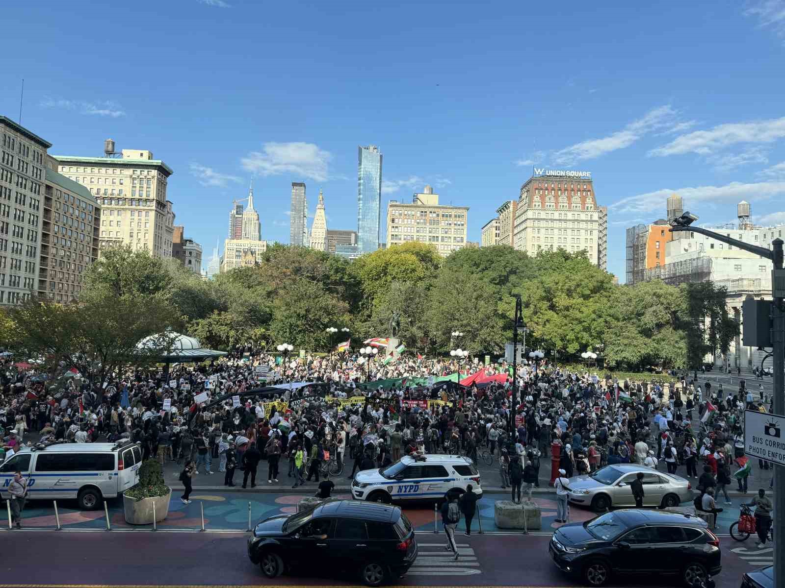 New York’ta binlerce Filistin yanlısı, İsrail saldırılarını 1. yılında protesto etti
