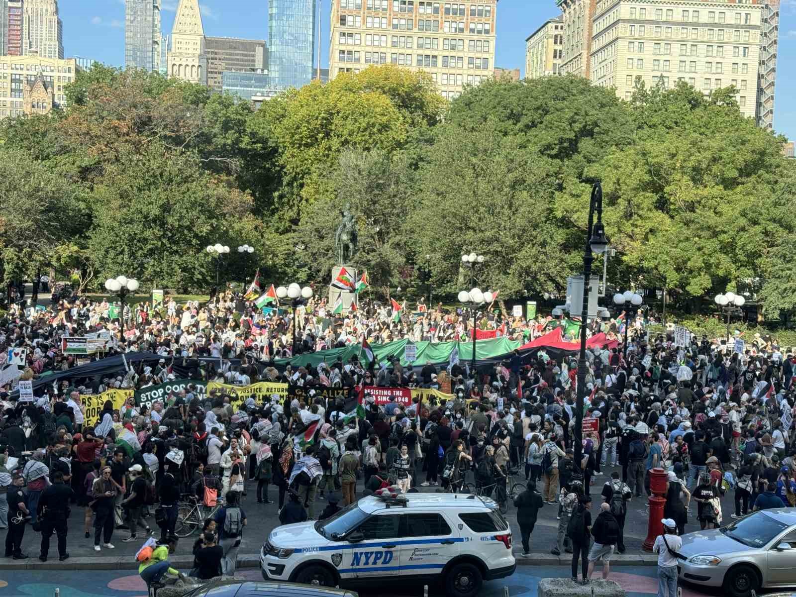 New York’ta binlerce Filistin yanlısı, İsrail saldırılarını 1. yılında protesto etti
