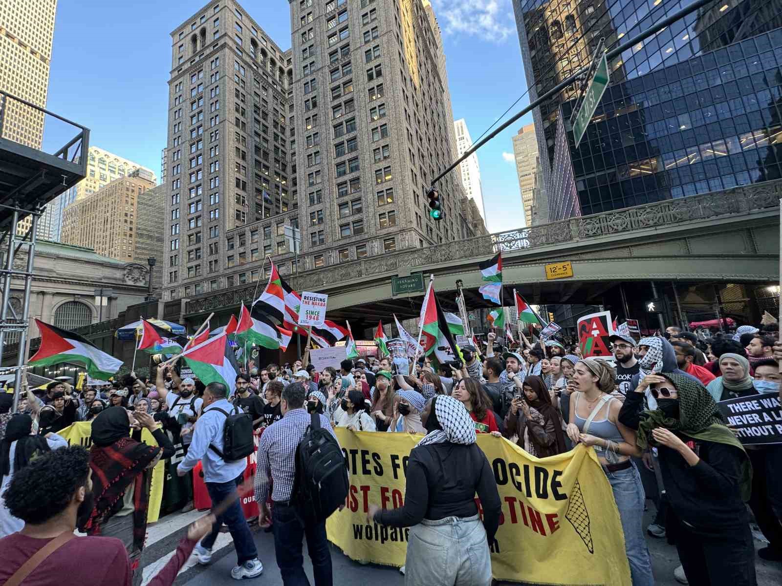 New York’ta binlerce Filistin yanlısı, İsrail saldırılarını 1. yılında protesto etti
