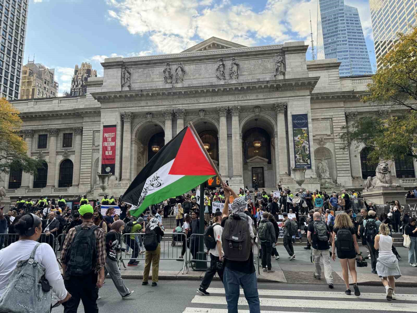 New York’ta binlerce Filistin yanlısı, İsrail saldırılarını 1. yılında protesto etti
