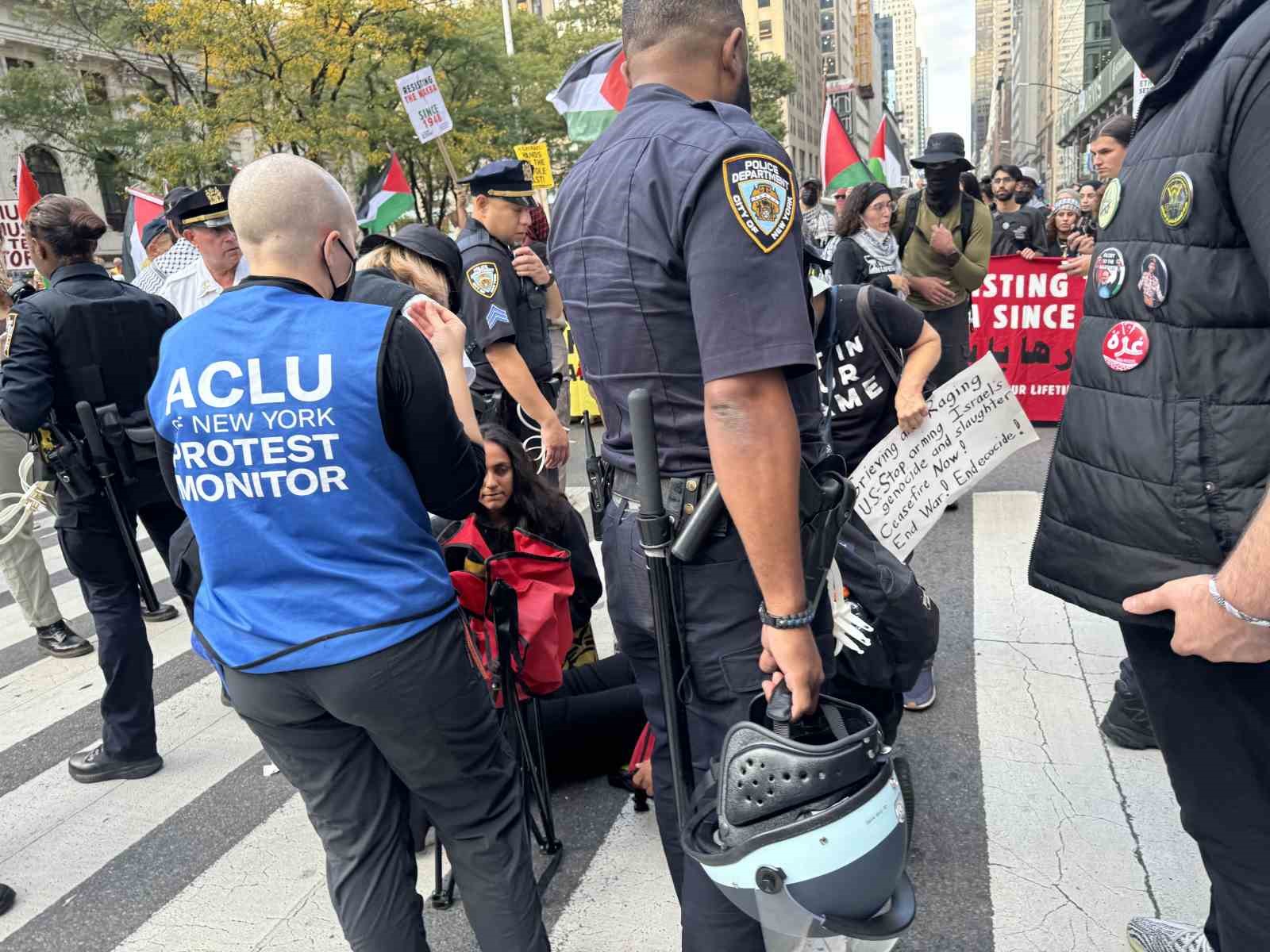 New York’ta binlerce Filistin yanlısı, İsrail saldırılarını 1. yılında protesto etti
