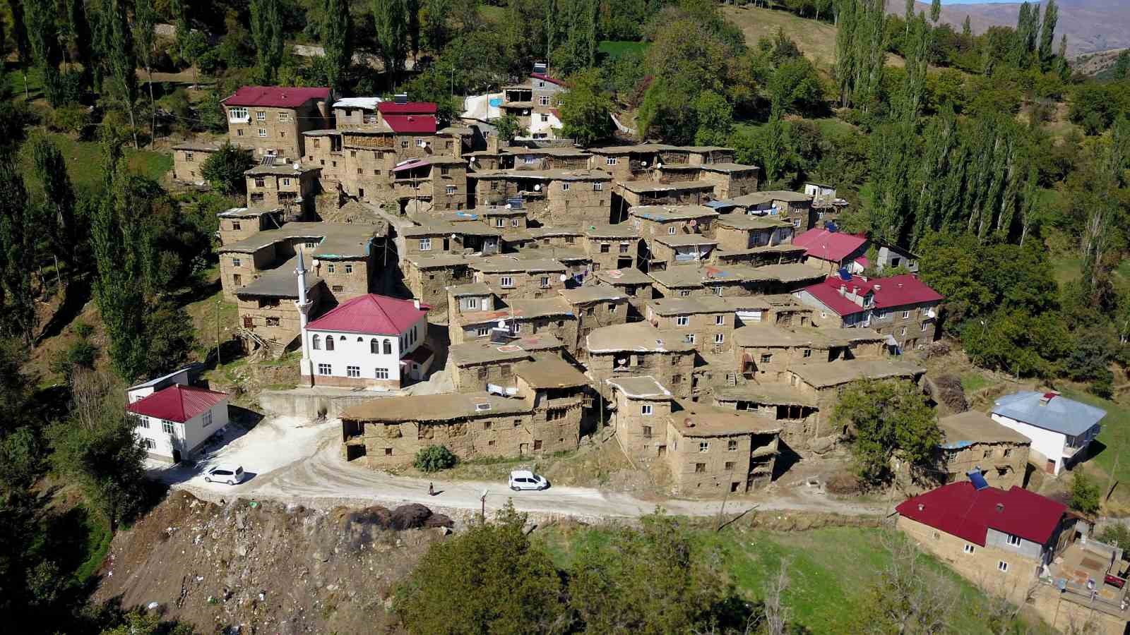 Hizan’ın taş evleri her mevsim ayrı bir güzel
