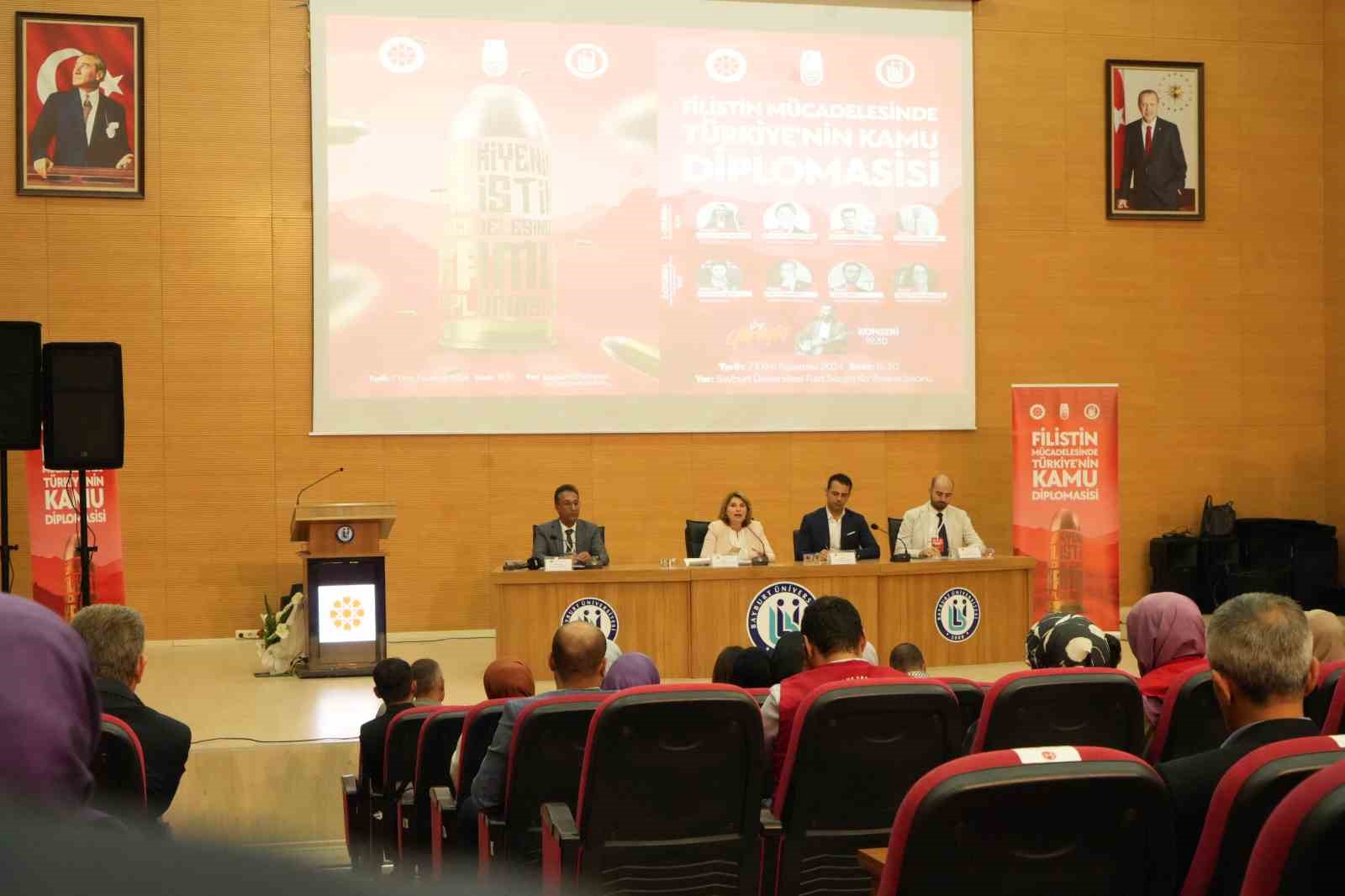 Bayburt’ta ’Filistin Mücadelesinde Türkiye’nin Kamu Diplomasisi’ konulu panel düzenledi
