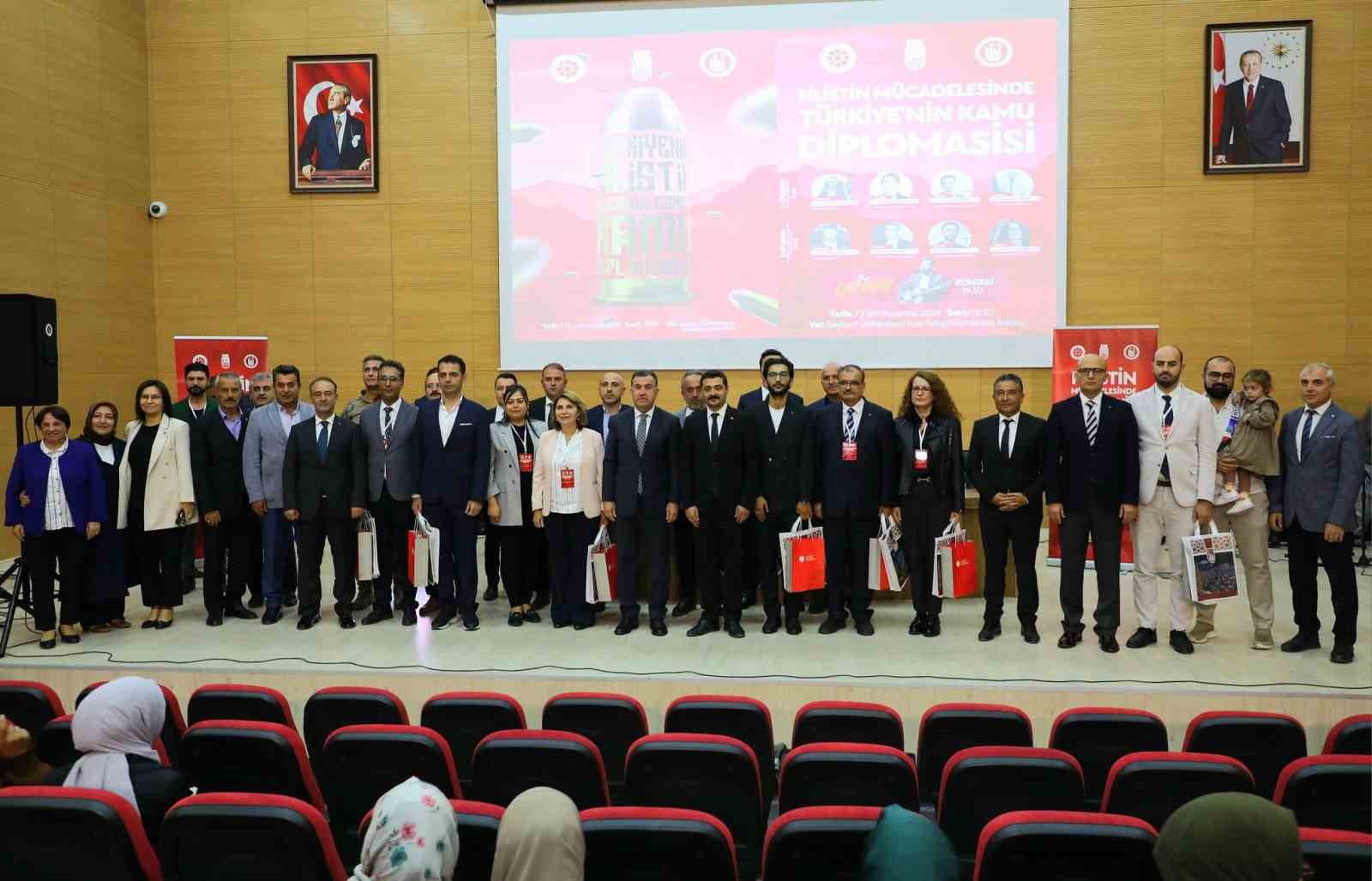 Bayburt’ta ’Filistin Mücadelesinde Türkiye’nin Kamu Diplomasisi’ konulu panel düzenledi
