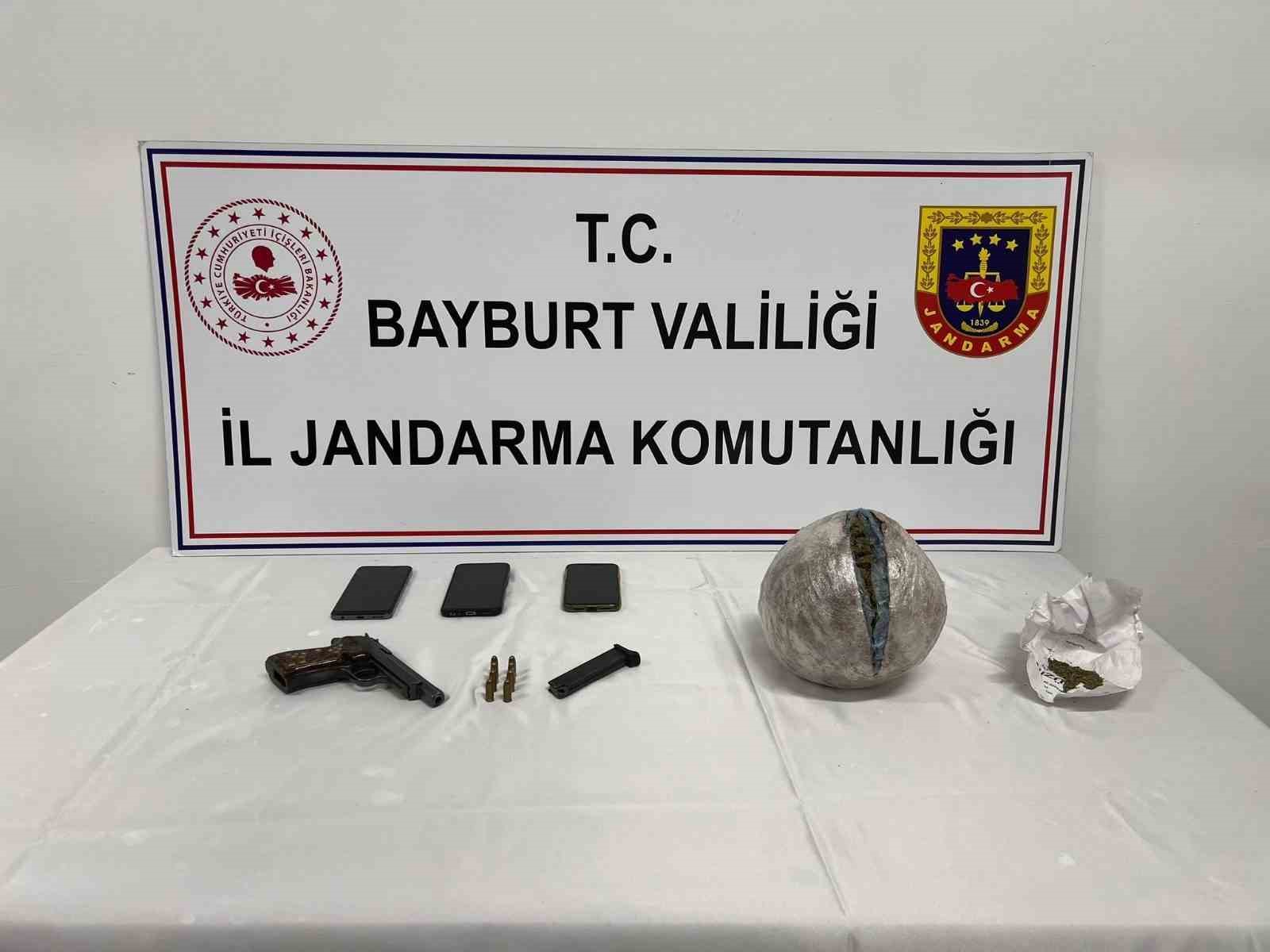 Bayburt’ta uyuşturucu operasyonu: 3 gözaltı
