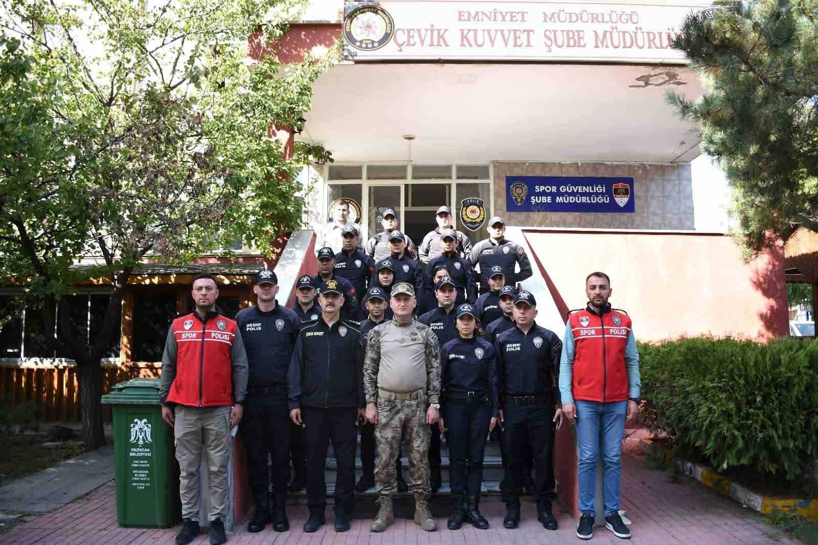 Emniyet Müdürü Baybaba, Özel Harekat ve Çevik Kuvvet polisleriyle bir araya geldi
