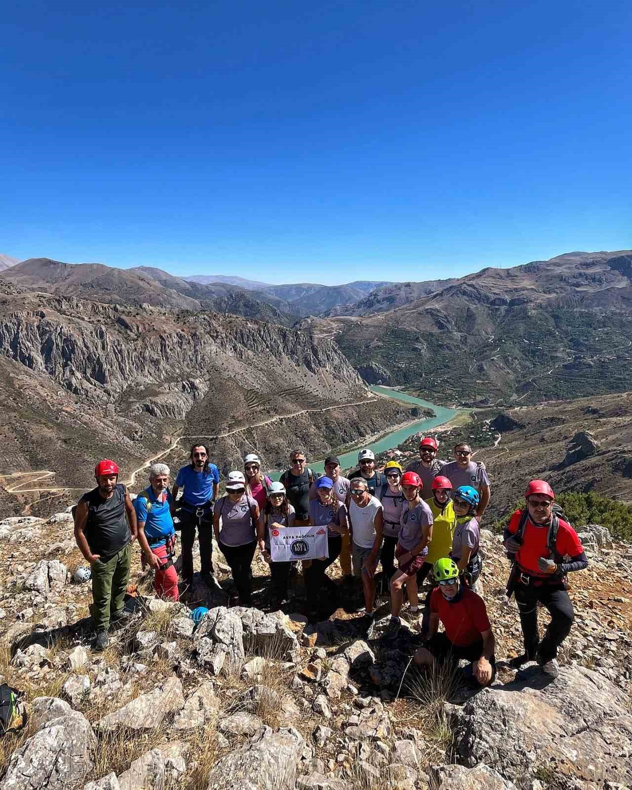 Dağcılar Kemaliye’de tırmanış gerçekleştirdi
