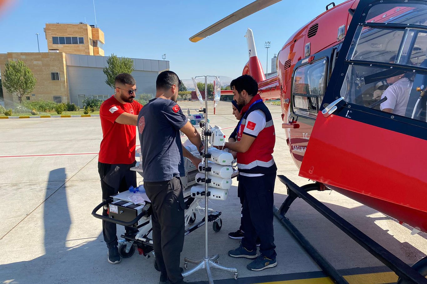 Batman’da ambulans helikopter İbrahim bebek için havalandı
