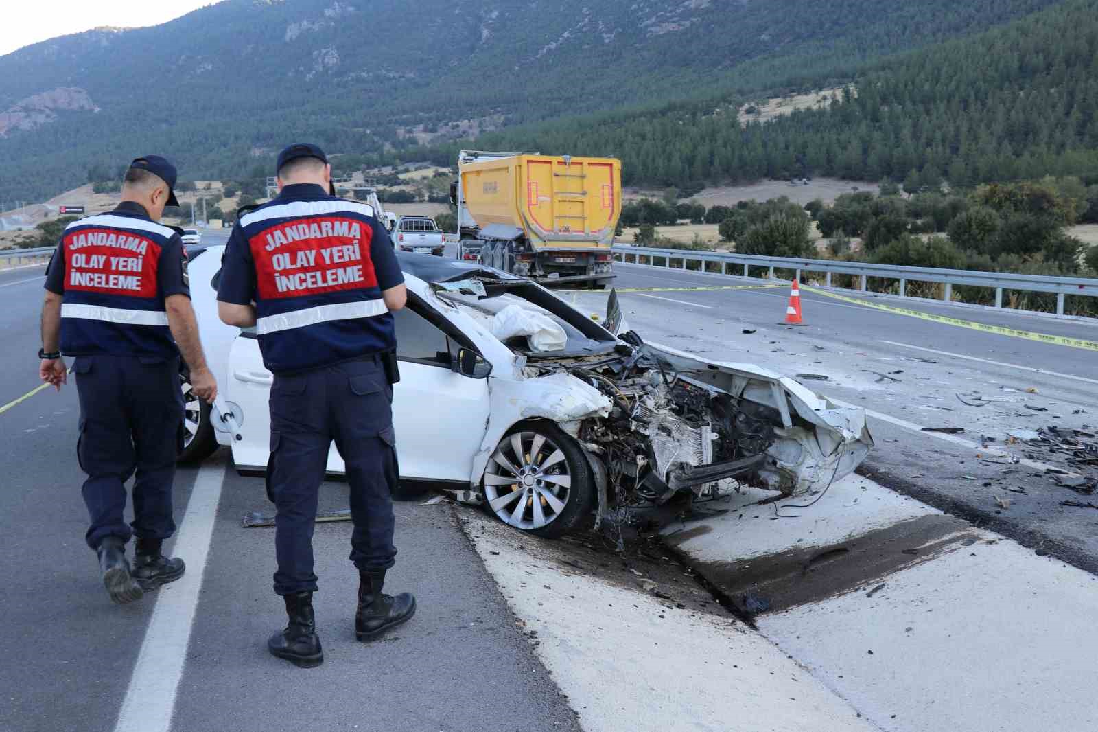 Hafriyat kamyonuna arkadan çarpan genç sürücü hayatını kaybetti
