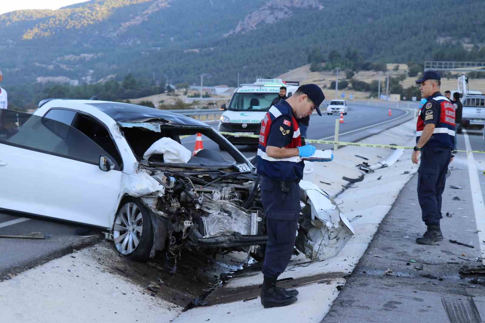 Hafriyat kamyonuna arkadan çarpan genç sürücü hayatını kaybetti
