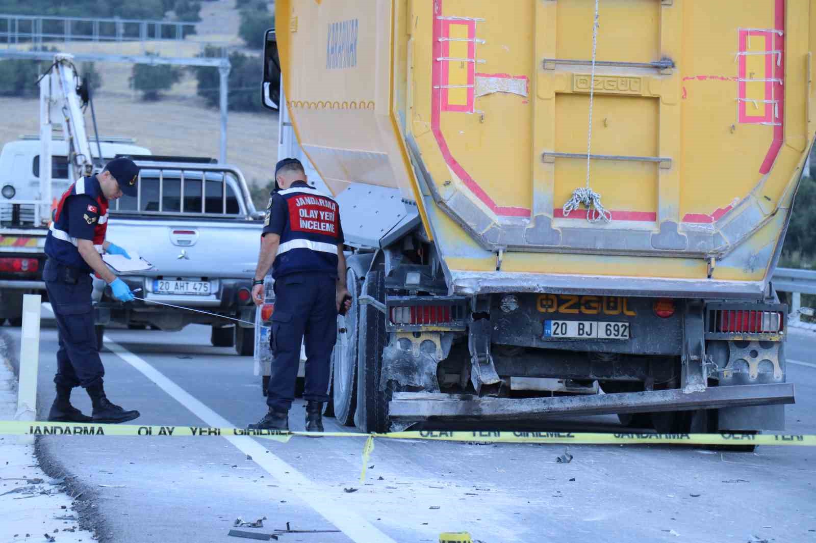 Hafriyat kamyonuna arkadan çarpan genç sürücü hayatını kaybetti
