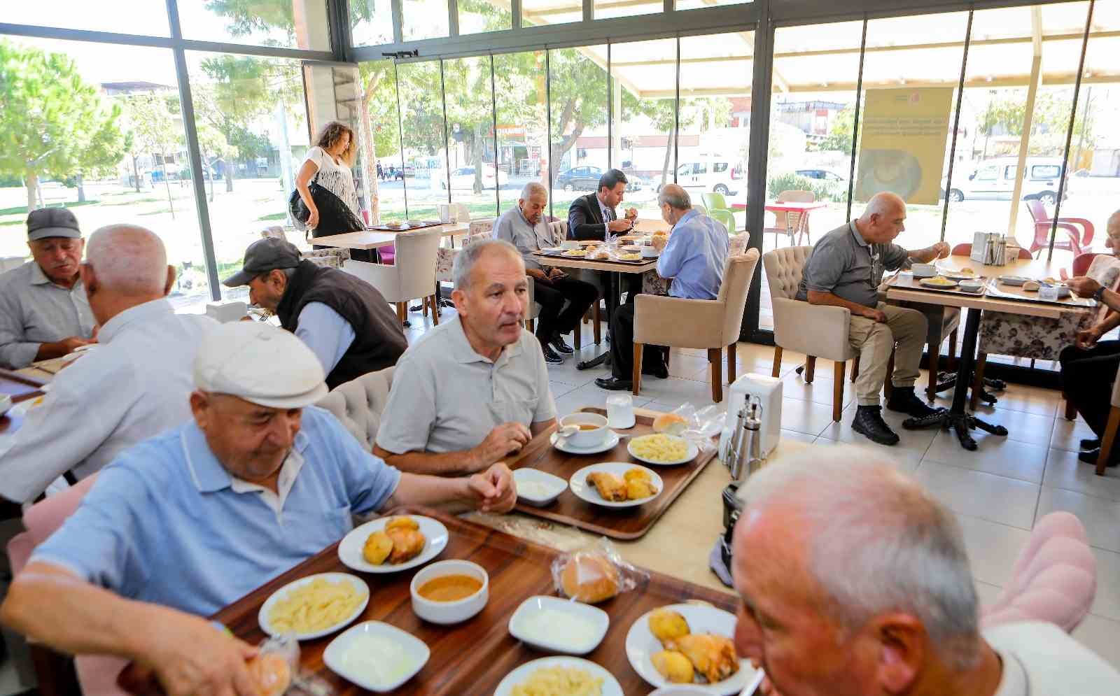 Bayraklı Belediyesi kent lokantalarında 