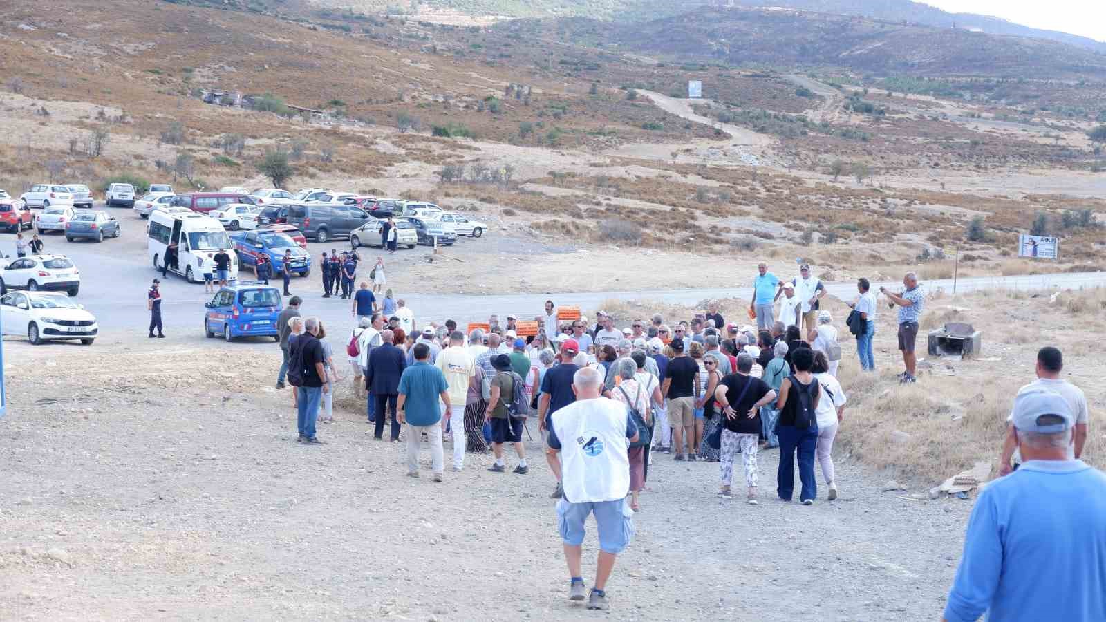 Foçalı vatandaşlardan orman yangını sorumlularına tepki
