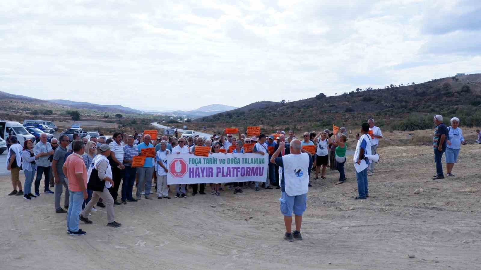 Foçalı vatandaşlardan orman yangını sorumlularına tepki
