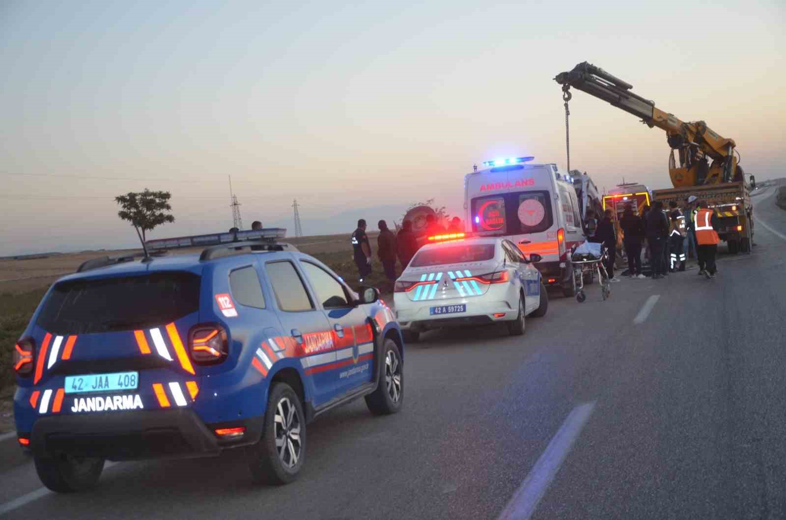 Konya’da kontrolden çıkan tır devrildi: 2 yaralı
