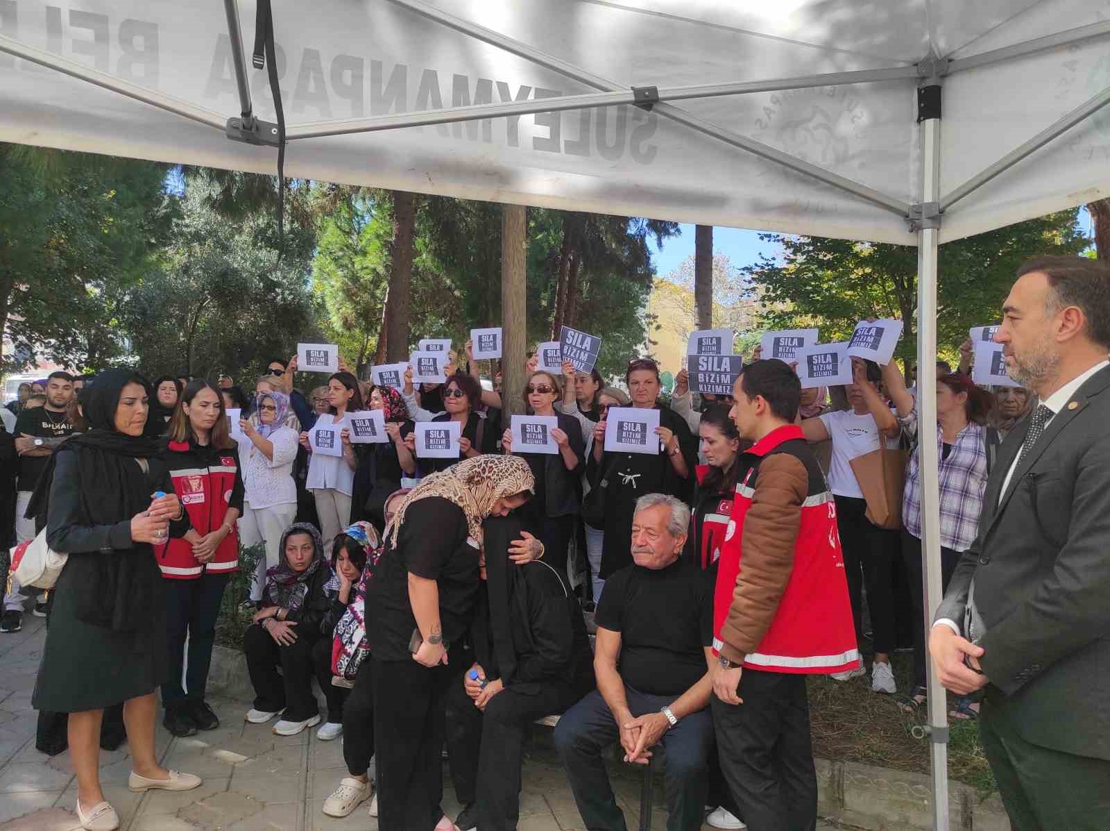 Cenazede ’Sıla bizim kızımız’ pankartları açıldı
