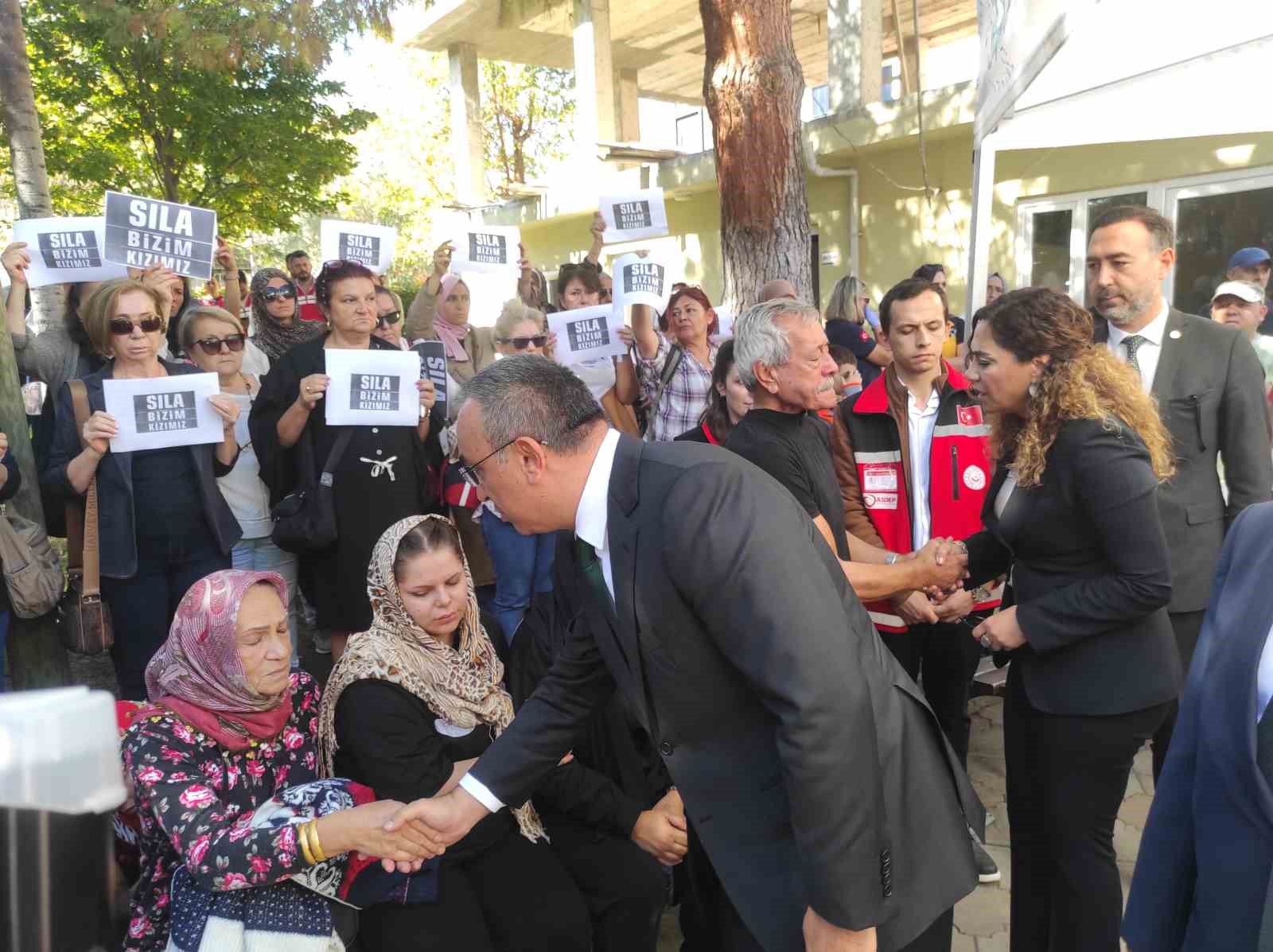 Cenazede ’Sıla bizim kızımız’ pankartları açıldı
