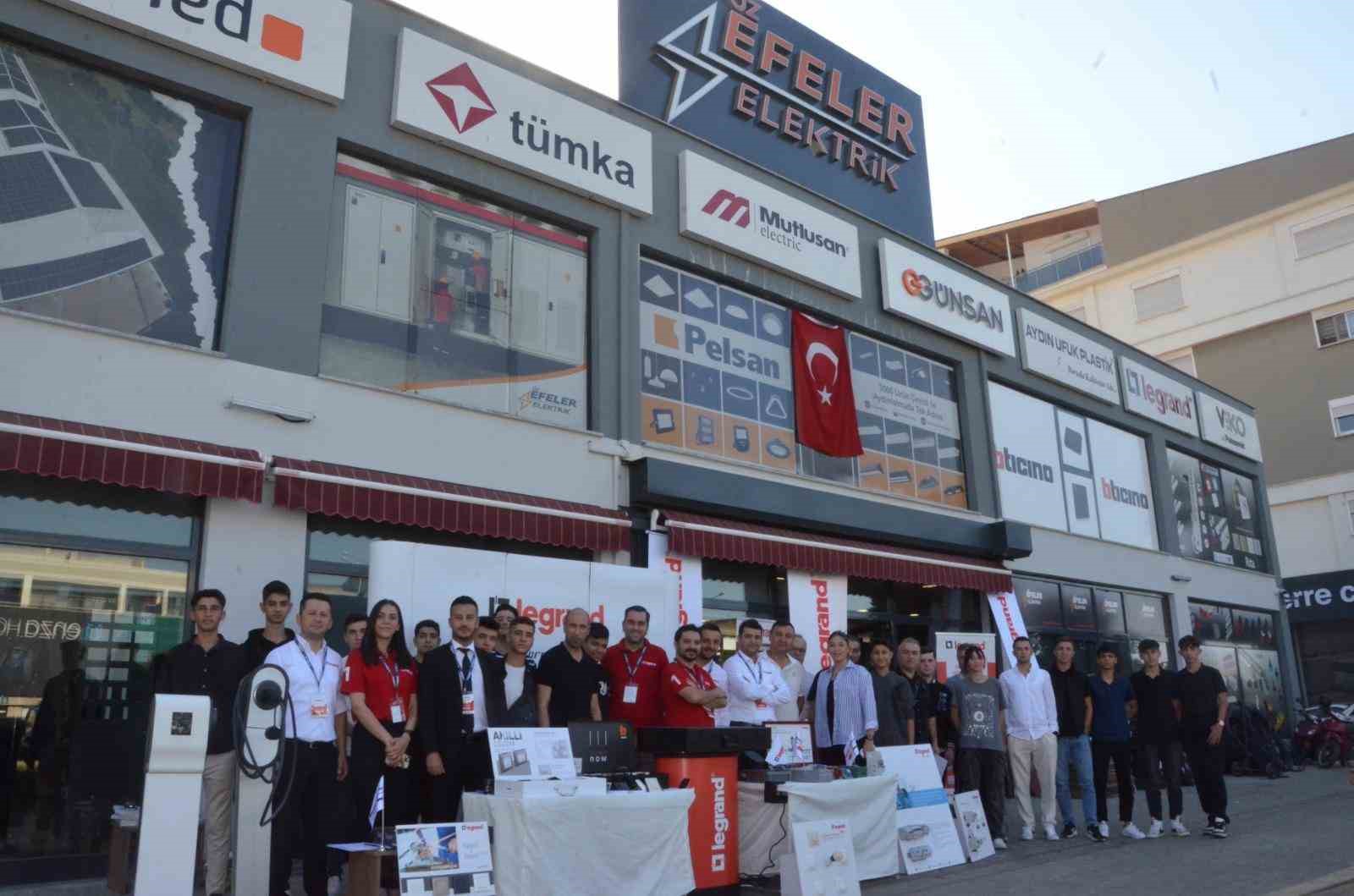 Geleceğin elektrikçi ustalarına sektördeki yenilikler tanıtıldı
