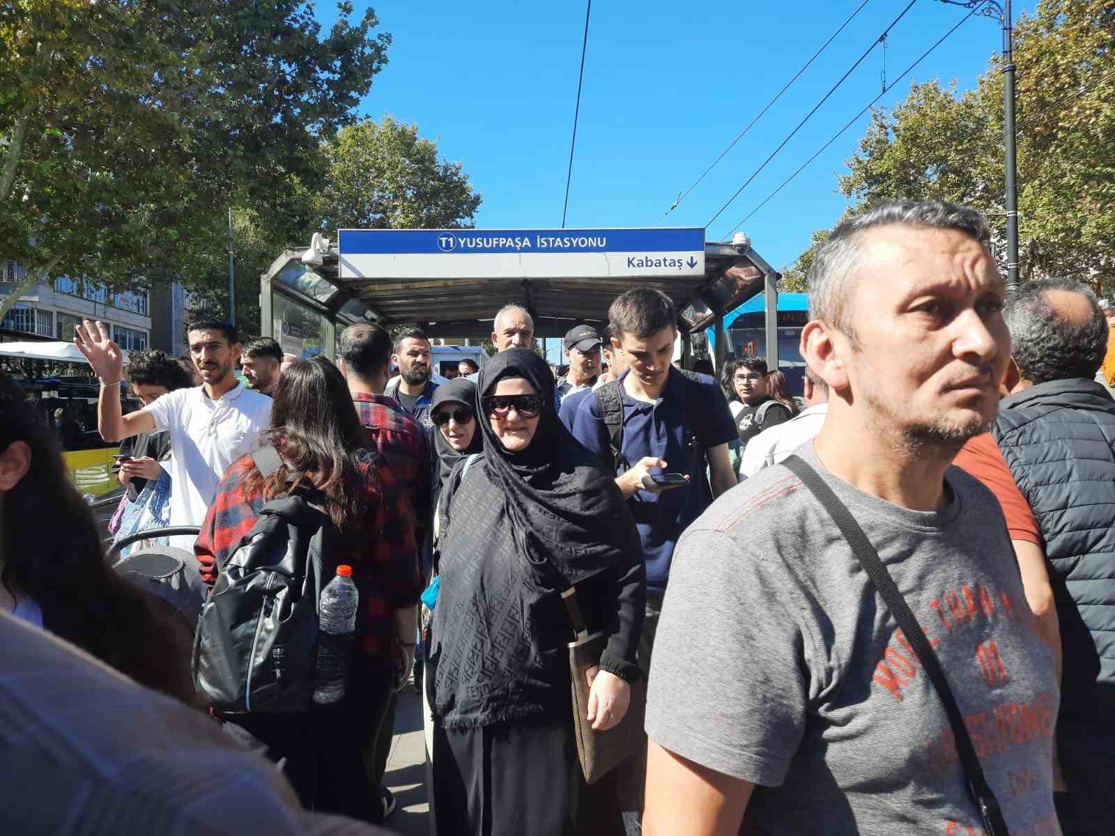 Yol çalışması nedeniyle Bağcılar - Kabataş Tramvay hattında yoğunluk yaşandı
