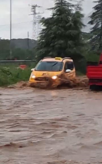 Şiddetli yağışlar Artvin’in Hopa ve Arhavi ilçelerinde etkili oluyor
