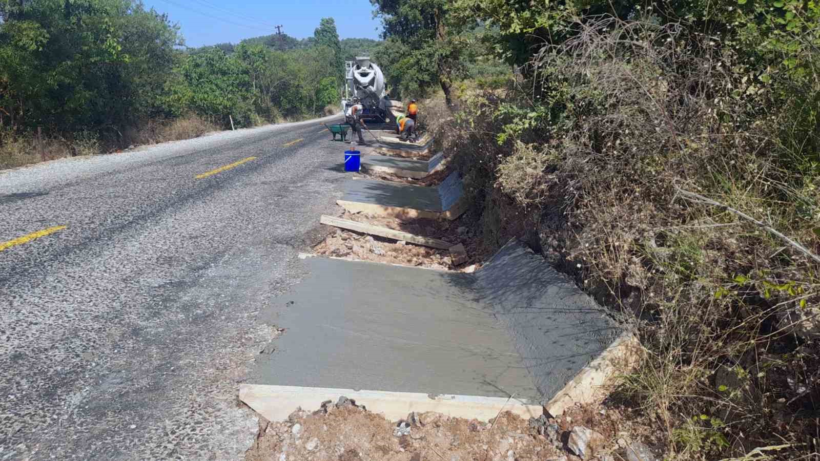 Muğla Büyükşehir Belediyesi 83 kilometre hendek betonu döktü
