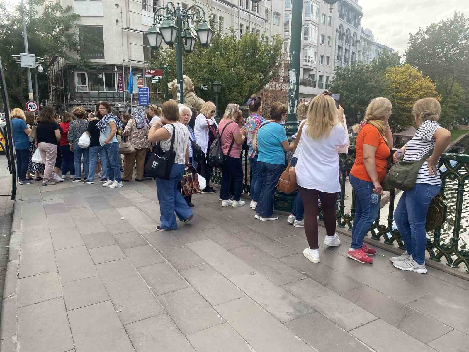 Turistler Porsuk Çayı’nın manzarasına hayran kaldı
