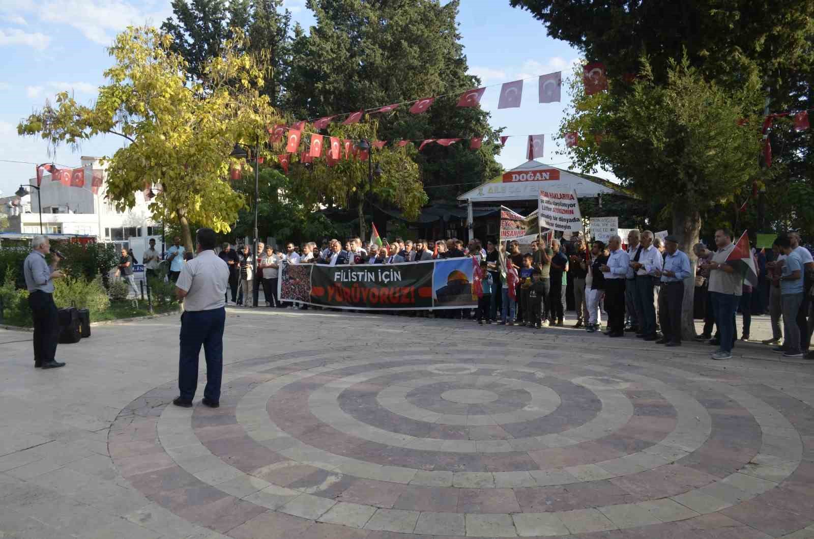 Besni’de Filistin’e destek yürüyüşü düzenlendi
