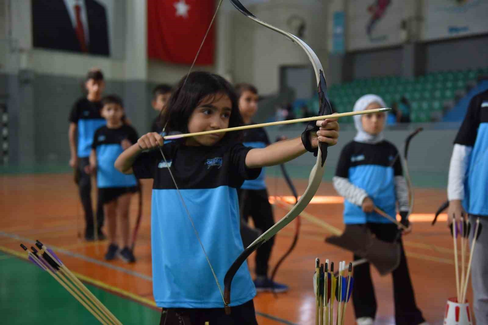 Yıldırım’da çocuklara okçuluk eğitimi
