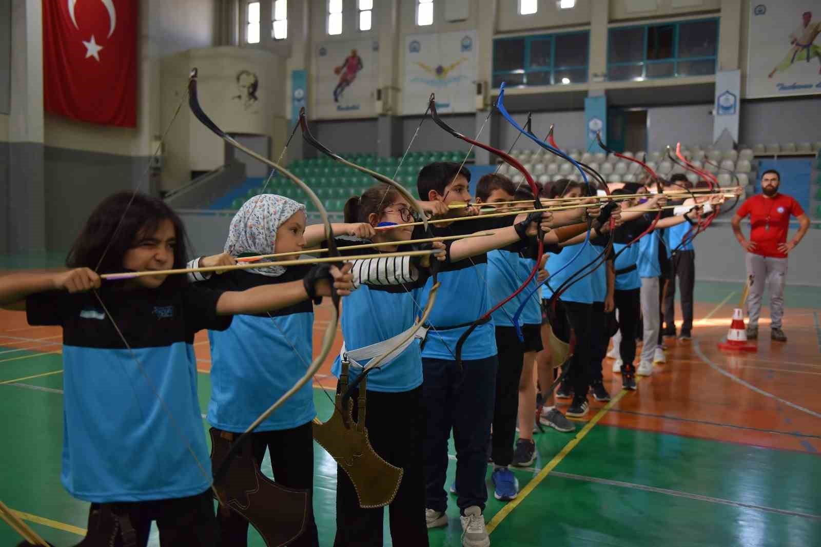 Yıldırım’da çocuklara okçuluk eğitimi
