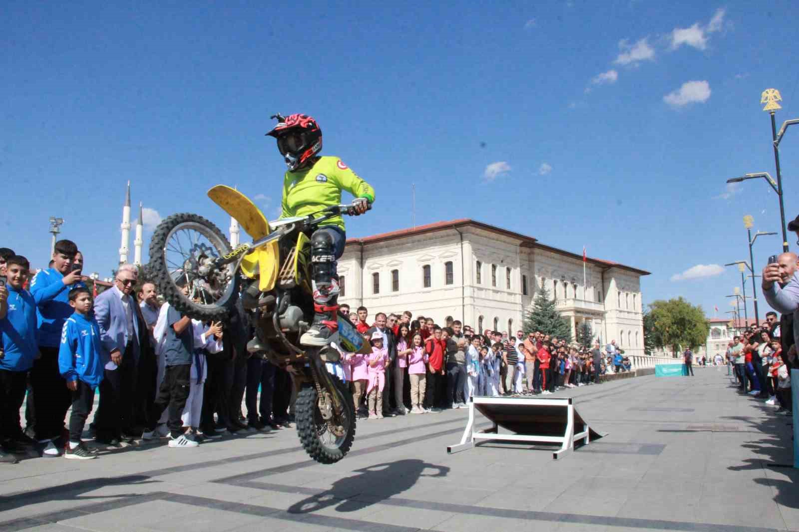 Sivas’ta Amatör Spor Haftası renkli etkinliklerle başladı
