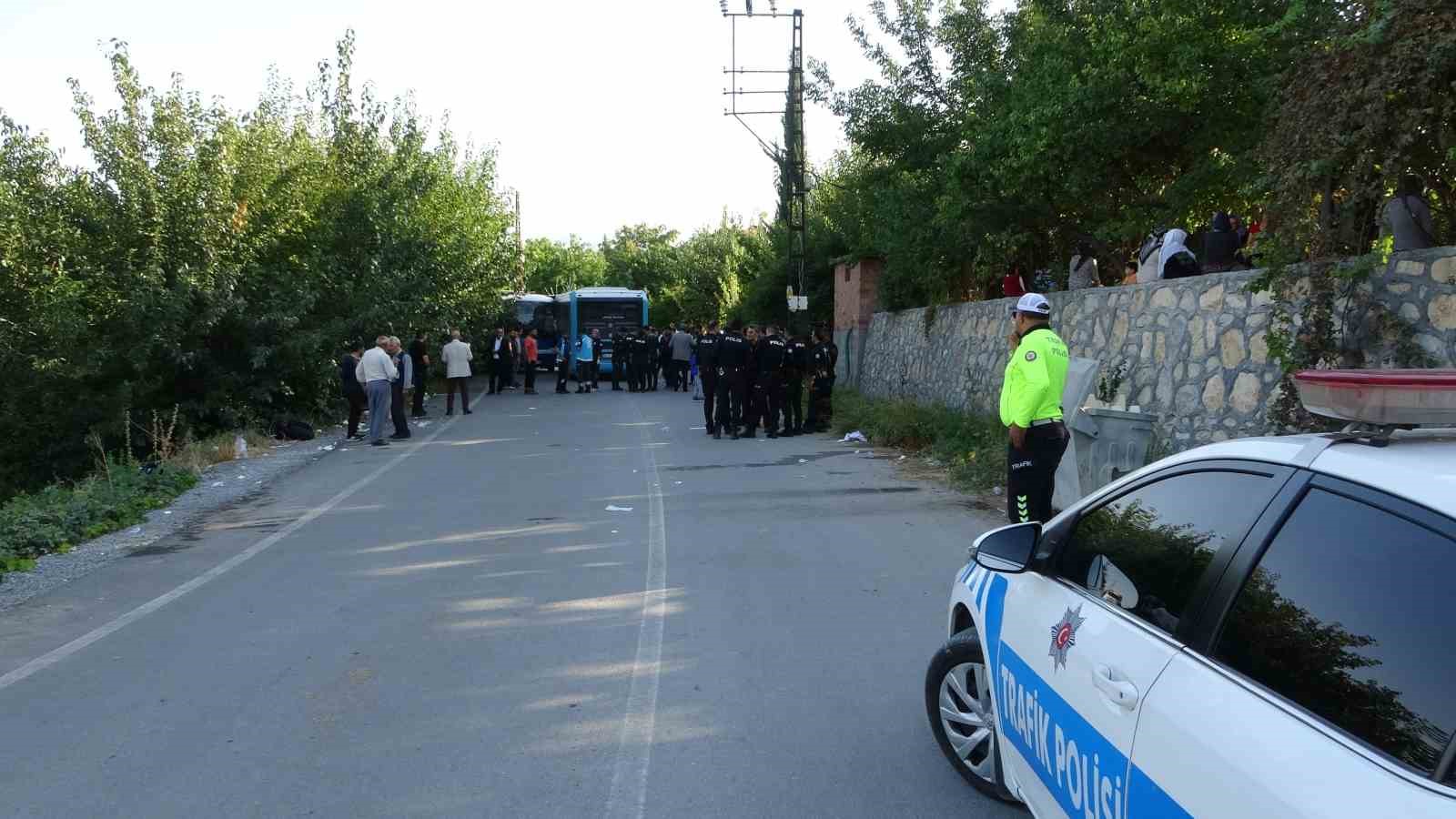 Malatya’da belediye otobüsü ile öğrenci servisi çarpıştı: 25 yaralı
