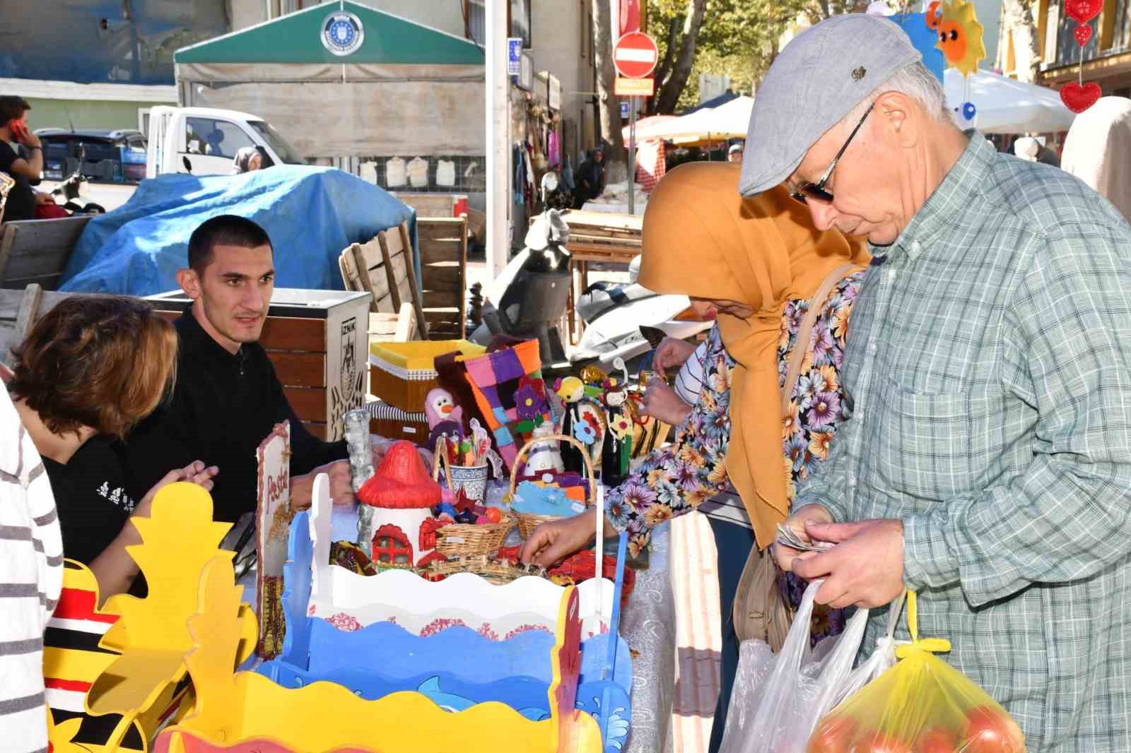 Engelsiz Yaşam Merkezi’nin el emeği ürünleri İznik Panayırı’nda
