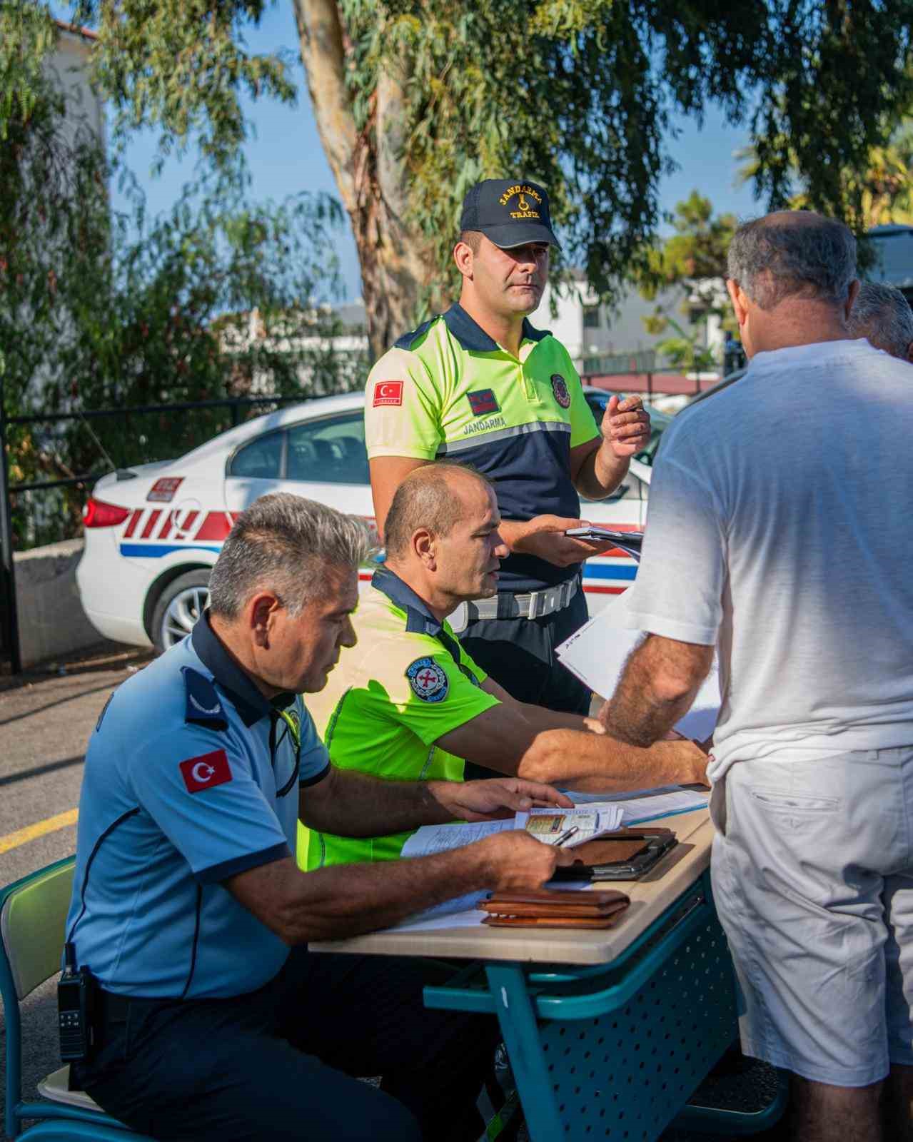 Kuşadası’nda okul servisleri denetlendi
