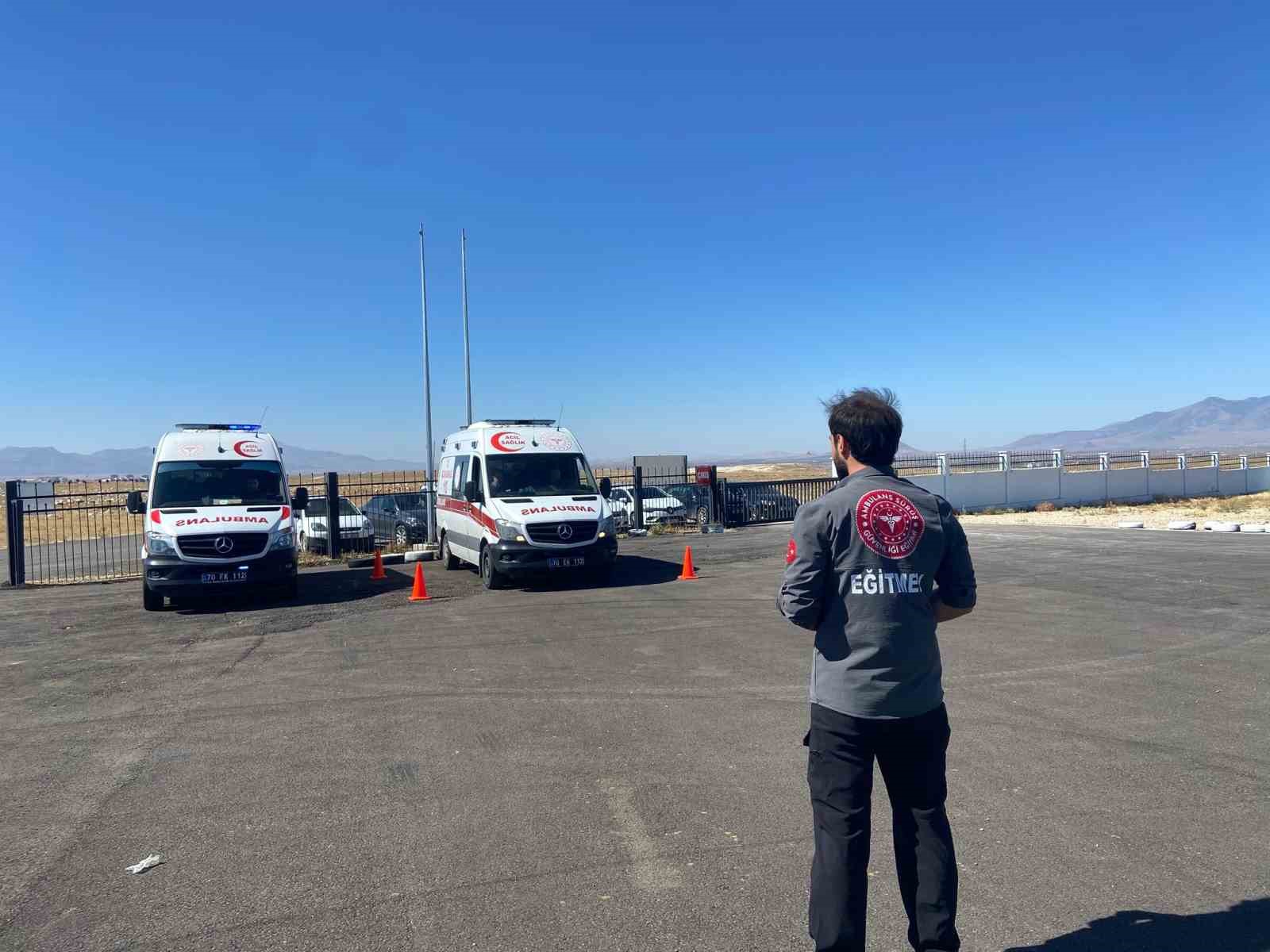 Karaman’da acil tıp teknisyenleri ile paramedik personel de ambulans kullanabilecek
