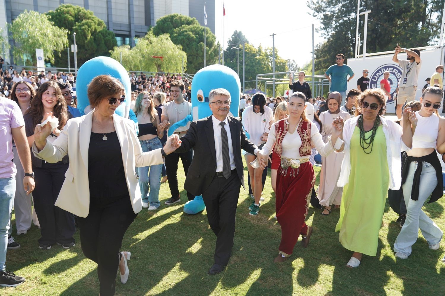 Egeli öğrenciler yeni akademik yıla şenlikle “Merhaba” dedi
