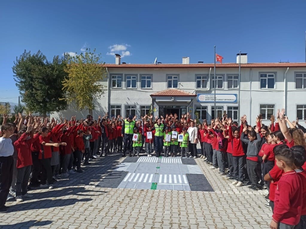 Jandarma’dan öğrencilere trafik güvenliği eğitimi
