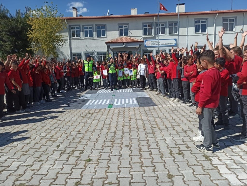 Jandarma’dan öğrencilere trafik güvenliği eğitimi
