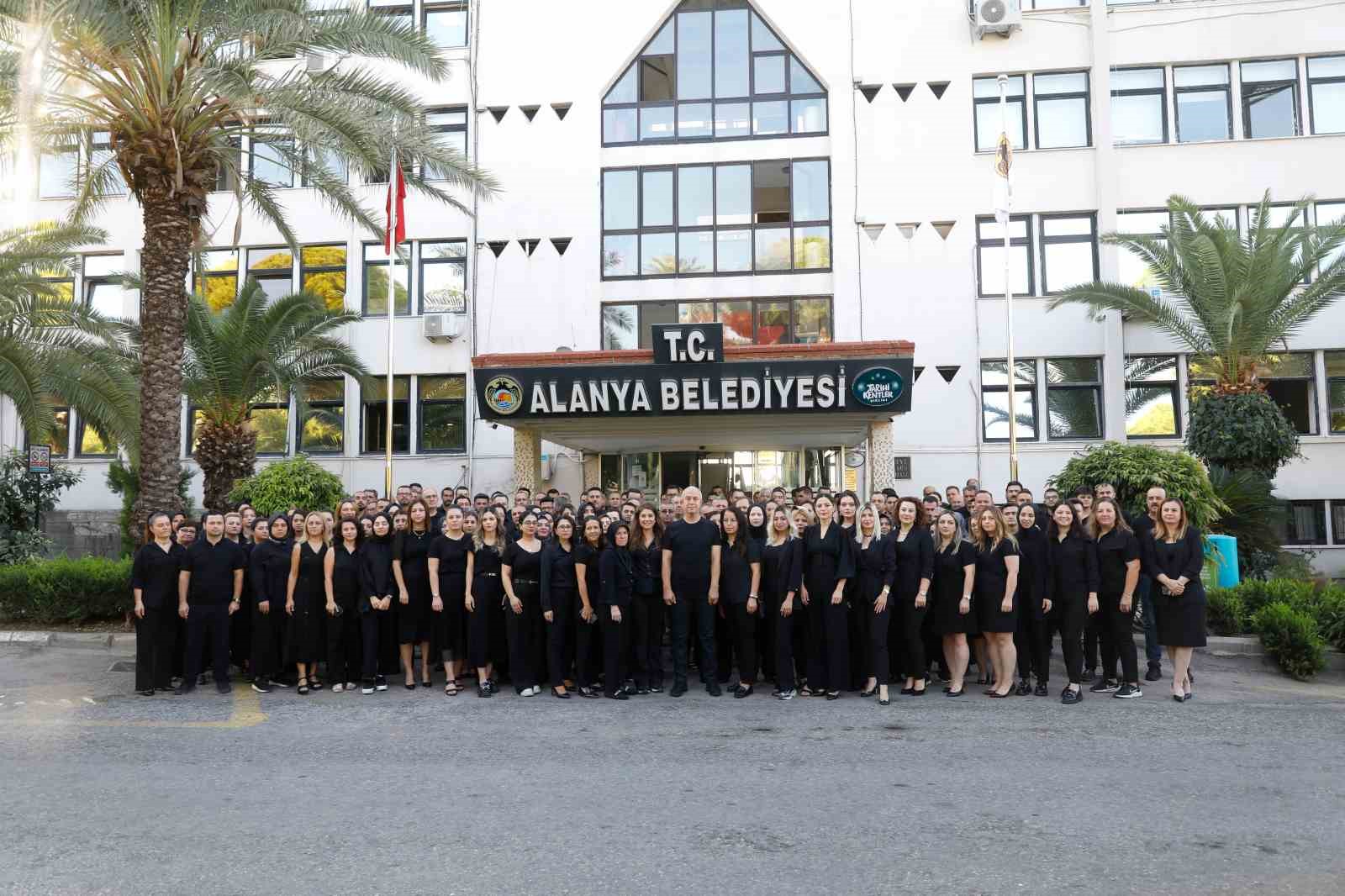 Alanya Belediyesinden kadına şiddete siyah tepki
