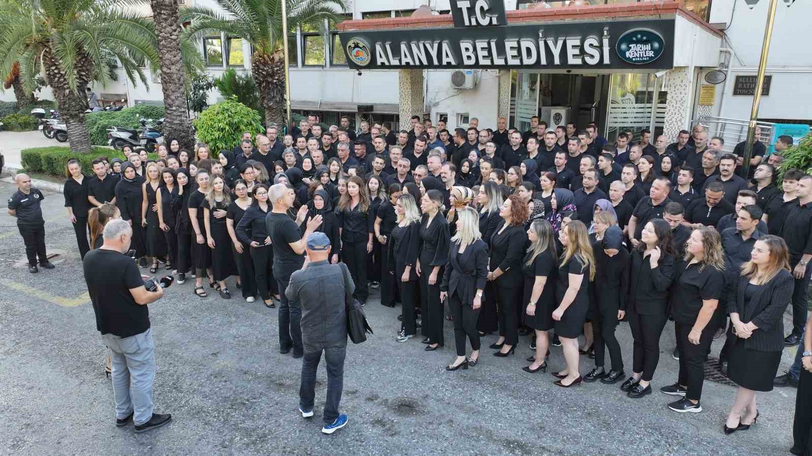 Alanya Belediyesinden kadına şiddete siyah tepki
