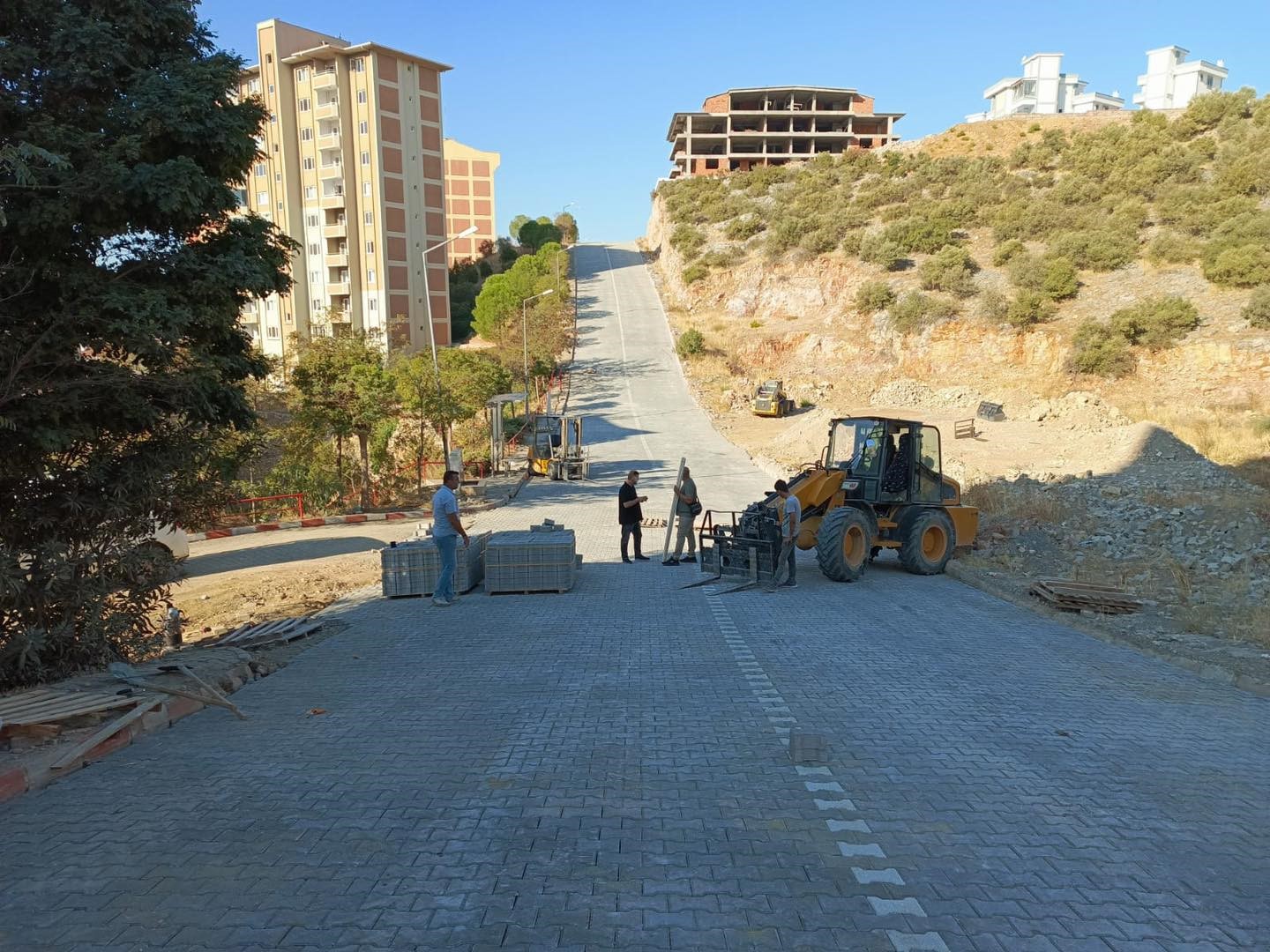 Edremit Belediyesi’nden yol düzenleme çalışmaları
